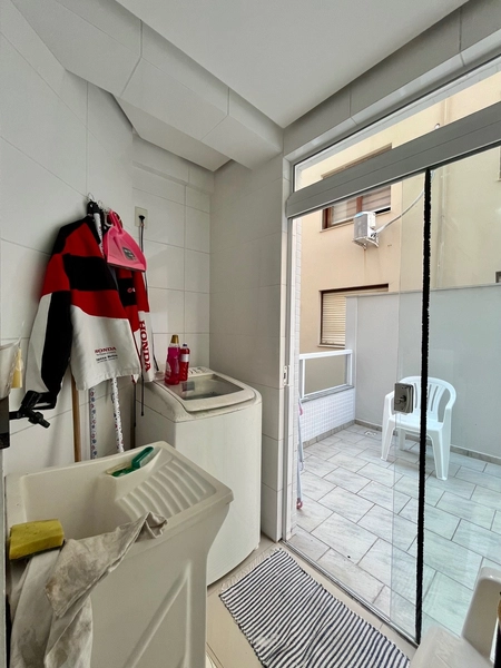 APENAS UMA QUADRA DO MAR,  AO LADO DA PRAÇA FLAVIO BOIANOVSKI: 7ª foto da galeria de imagens do imóvel