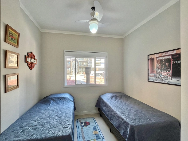 APENAS UMA QUADRA DO MAR,  AO LADO DA PRAÇA FLAVIO BOIANOVSKI: 10ª foto da galeria de imagens do imóvel