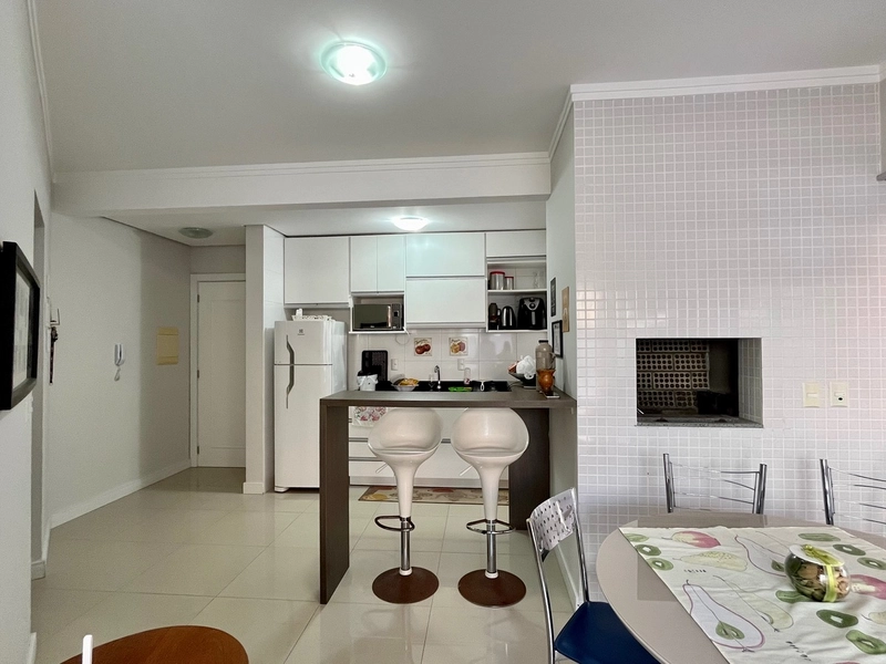 APENAS UMA QUADRA DO MAR,  AO LADO DA PRAÇA FLAVIO BOIANOVSKI: 5ª foto da galeria de imagens do imóvel