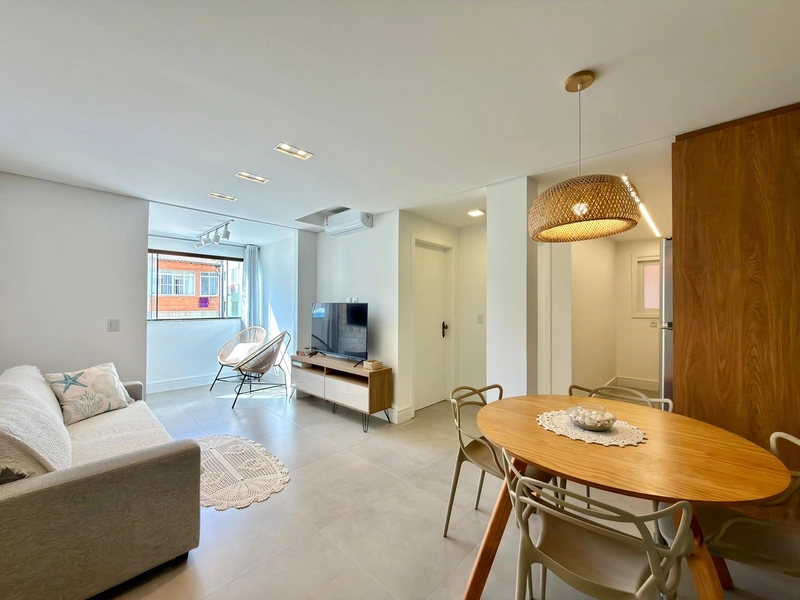 APARTAMENTO ESPAÇOSO, TOTALMENTE REFORMADO, PRONTO PARA USUFRUIR!: 2ª foto da galeria de imagens do imóvel