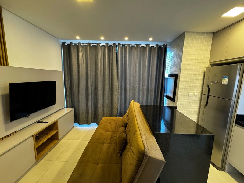 APARTAMENTO MOBILIADO SOB MEDIDA A 1 QUADRA DO MAR!