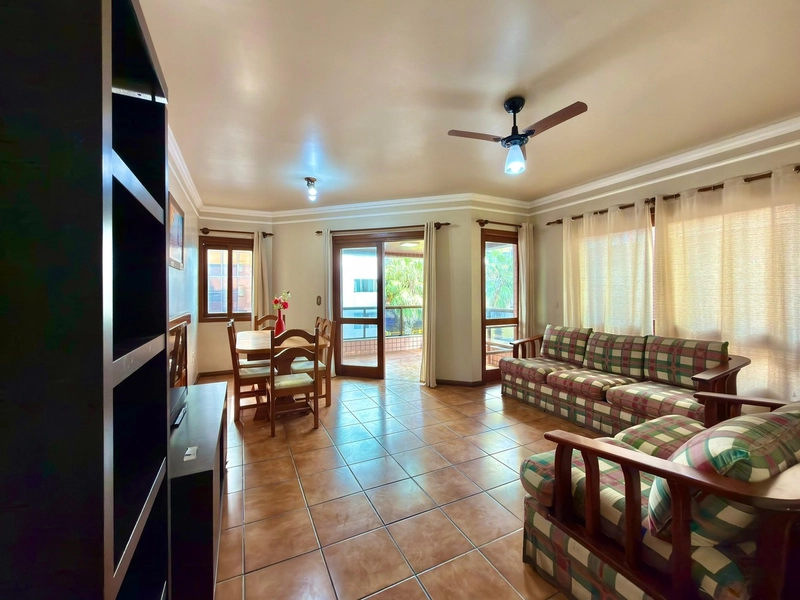 APARTAMENTO COM SACADA DE FRENTE À VENDA