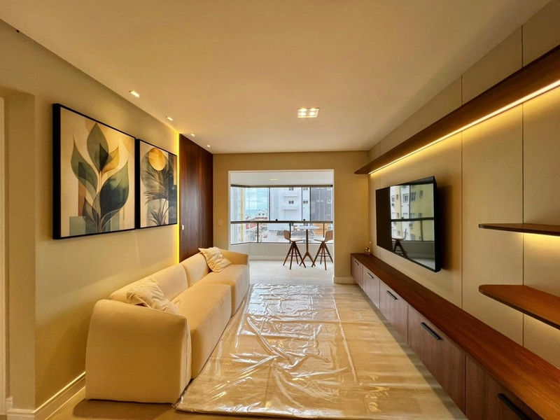 RARIDADE À VENDA JUNTO A AV. RUDÁ | MOBILIADO E DECORADO COM SACADA