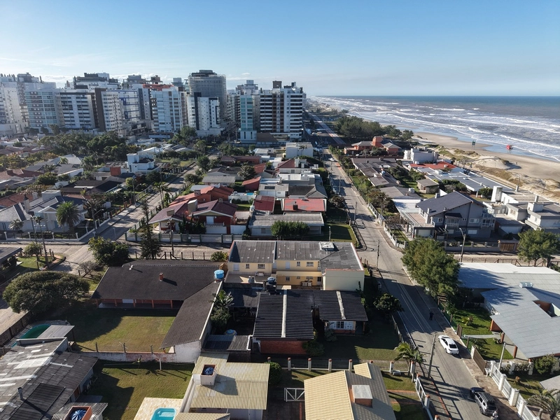 CASA À VENDA EM ATLÂNTIDA: 3ª foto da galeria de imagens do imóvel