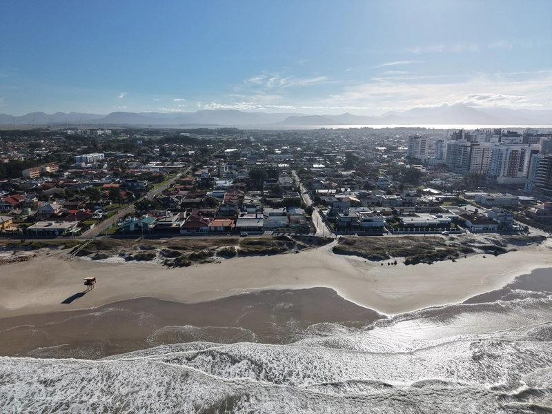 CASA À VENDA EM ATLÂNTIDA: 9ª foto da galeria de imagens do imóvel