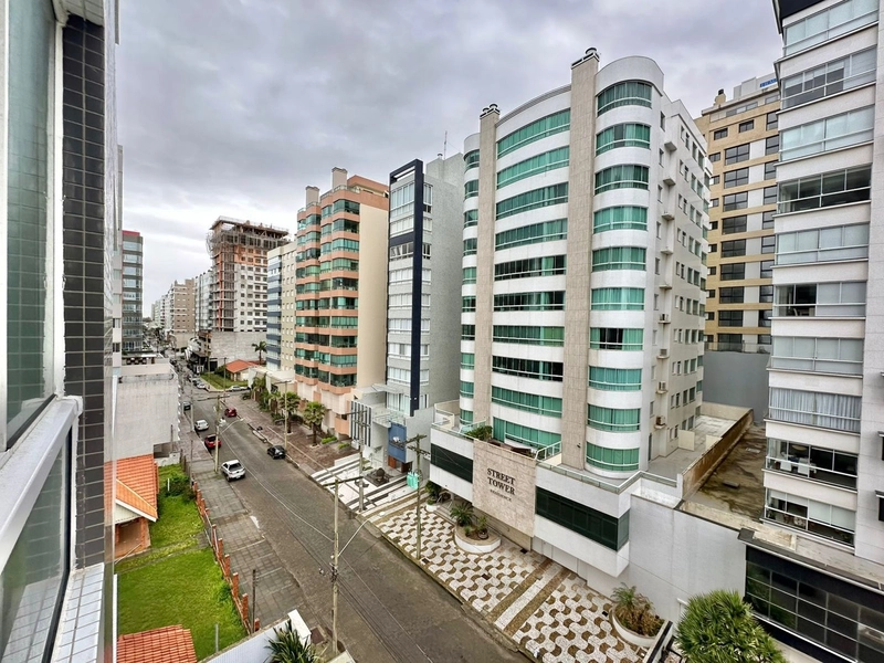 DOIS DORMITÓRIOS A UMA QUADRA DO MAR: 1ª foto da galeria de imagens do imóvel