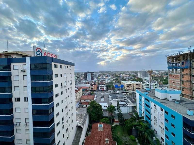 APARTAMENTO COM SACADA SEPARADA NO CENTRO DA CIDADE: 3ª foto da galeria de imagens do imóvel