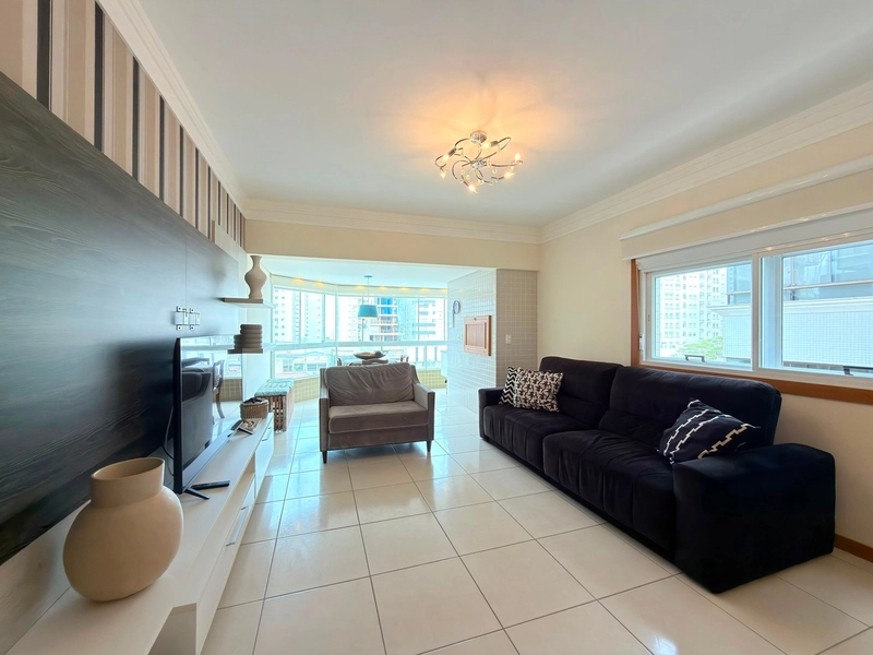 APARTAMENTO À VENDA DE FRENTE NO BAIRRO NAVEGANTES