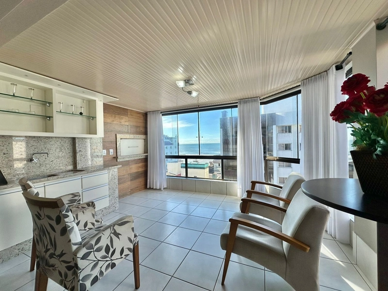 Amplo apartamento de 03 dormitórios a uma quadra do mar - vista mar: 1ª foto da galeria de imagens do imóvel