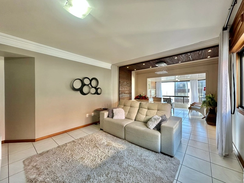 Amplo apartamento de 03 dormitórios a uma quadra do mar - vista mar: 3ª foto da galeria de imagens do imóvel