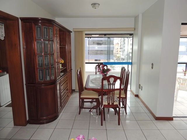 AMPLO APARTAMENTO, PRÈDIO DE ESQUINA NA AV. RUDA: 2ª foto da galeria de imagens do imóvel