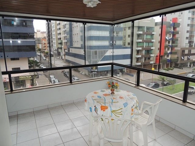 AMPLO APARTAMENTO, PRÈDIO DE ESQUINA NA AV. RUDA: 4ª foto da galeria de imagens do imóvel