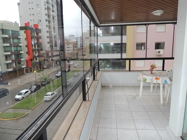 AMPLO APARTAMENTO, PRÈDIO DE ESQUINA NA AV. RUDA: 8ª foto da galeria de imagens do imóvel