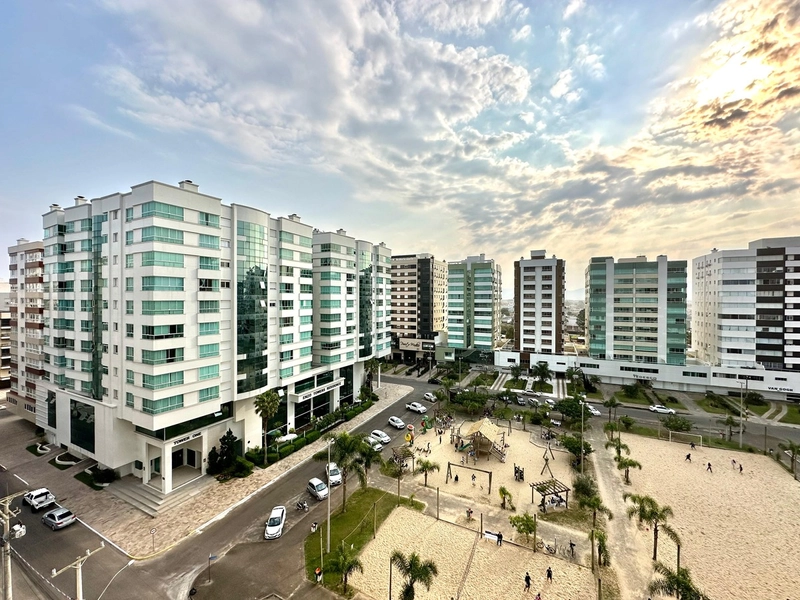 EXCELENTE IMOVEL FRENTE PRAÇA!