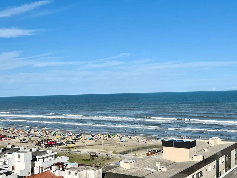 COM VISTA LIBERADA PARA O MAR A MENOS DE 50 METROS DA PRAIA: 2ª foto da galeria de imagens do imóvel