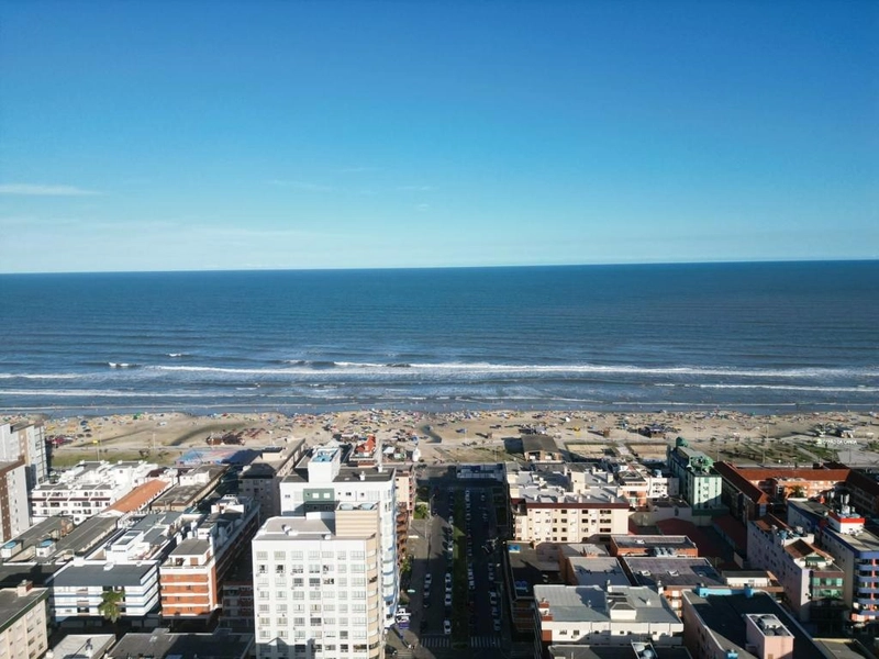 COM VISTA LIBERADA PARA O MAR A MENOS DE 50 METROS DA PRAIA: 3ª foto da galeria de imagens do imóvel
