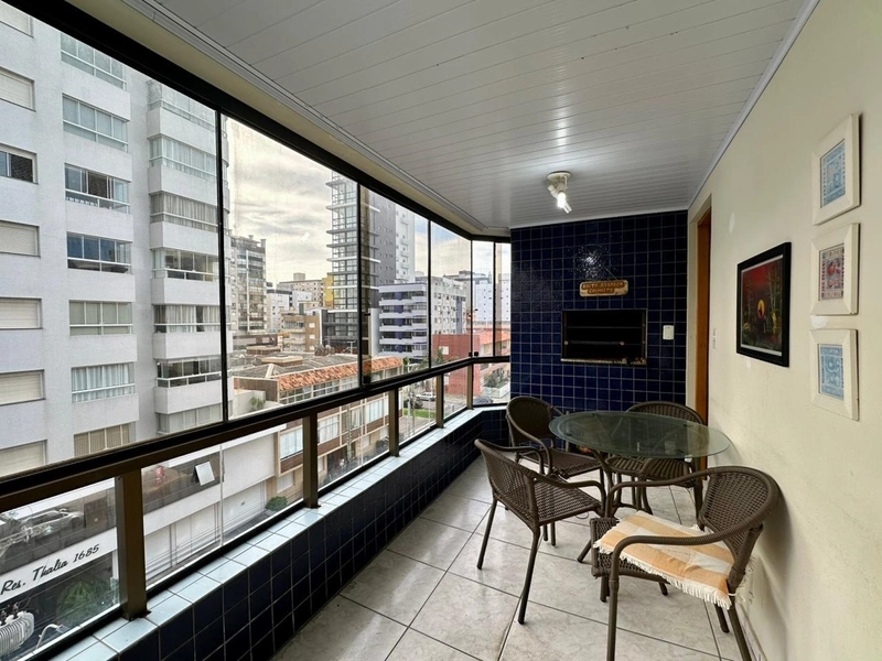 APARTAMENTO COM SACADA DE FRENTE!