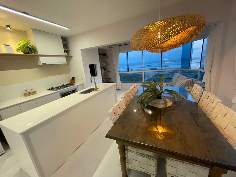 Apartamento mobiliado e decorado à beira-mar – 4 dormitórios: 2ª foto da galeria de imagens do imóvel