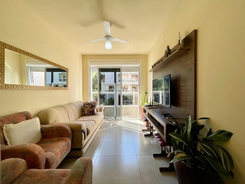 APARTAMENTO DE FRENTE NO CENTRO COM TERRAÇO!!!