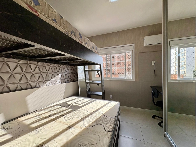 SACADA DE FRENTE, UMA QUADRA DO MAR: 19ª foto da galeria de imagens do imóvel