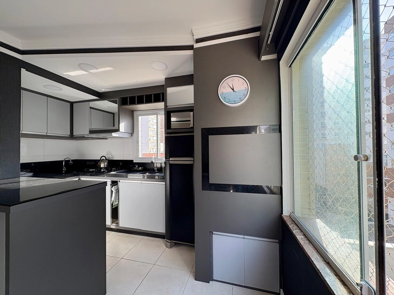 SACADA DE FRENTE, UMA QUADRA DO MAR: 13ª foto da galeria de imagens do imóvel