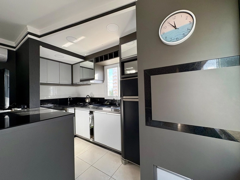 SACADA DE FRENTE, UMA QUADRA DO MAR: 11ª foto da galeria de imagens do imóvel