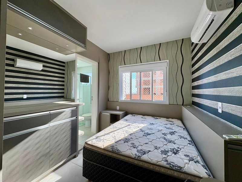 SACADA DE FRENTE, UMA QUADRA DO MAR: 17ª foto da galeria de imagens do imóvel