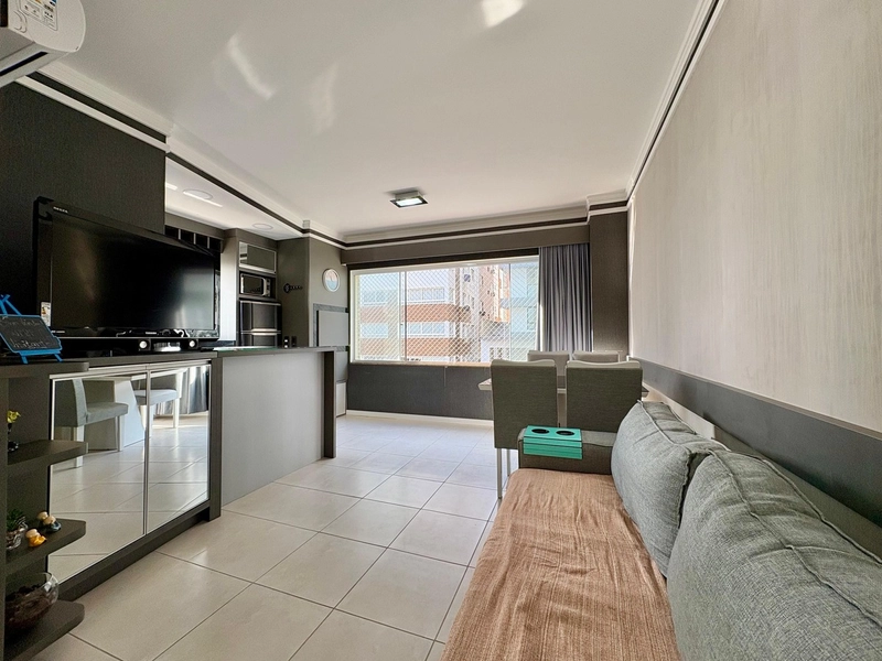 SACADA DE FRENTE, UMA QUADRA DO MAR: 2ª foto da galeria de imagens do imóvel