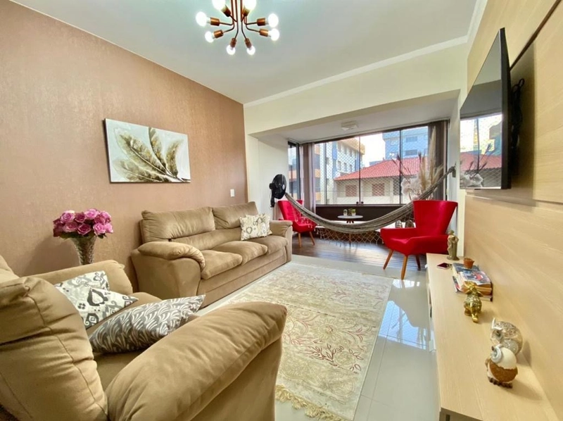 Lindo apartamento todo reformado a apenas 50 metros da praia!!: 1ª foto da galeria de imagens do imóvel