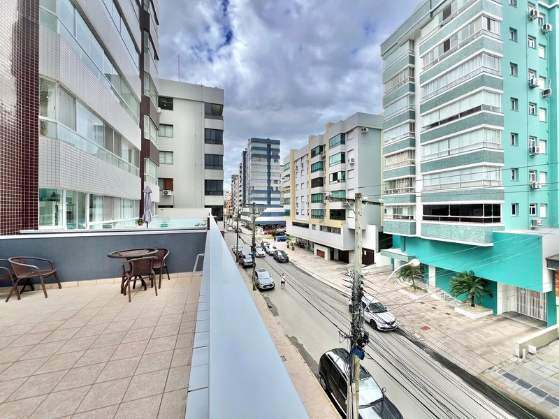 Apartamento  de dois dormitórios no Centro de Capão com Terraço em L