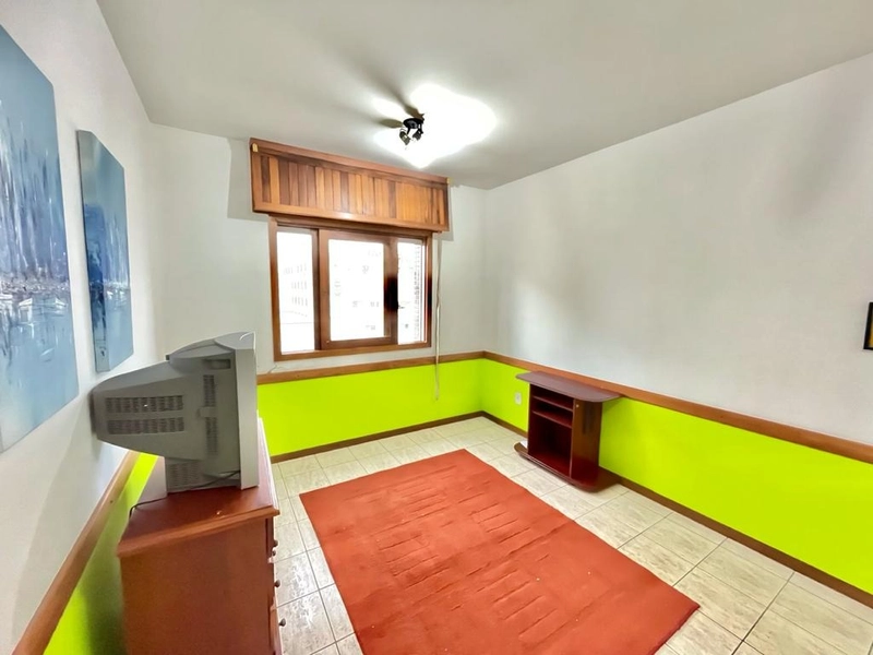 No centro: 2ª foto da galeria de imagens do imóvel