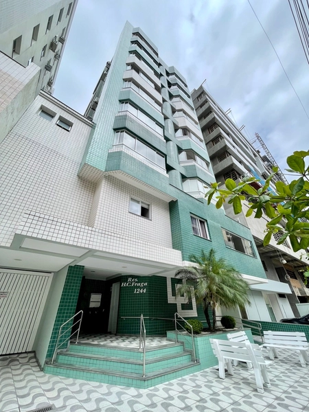 Amplo apartamento junto a praça flavio boianosvisk: 1ª foto da galeria de imagens do imóvel