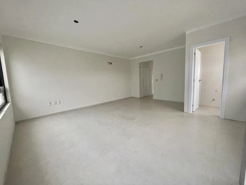 Amplo apartamento nunca habitado: 3ª foto da galeria de imagens do imóvel