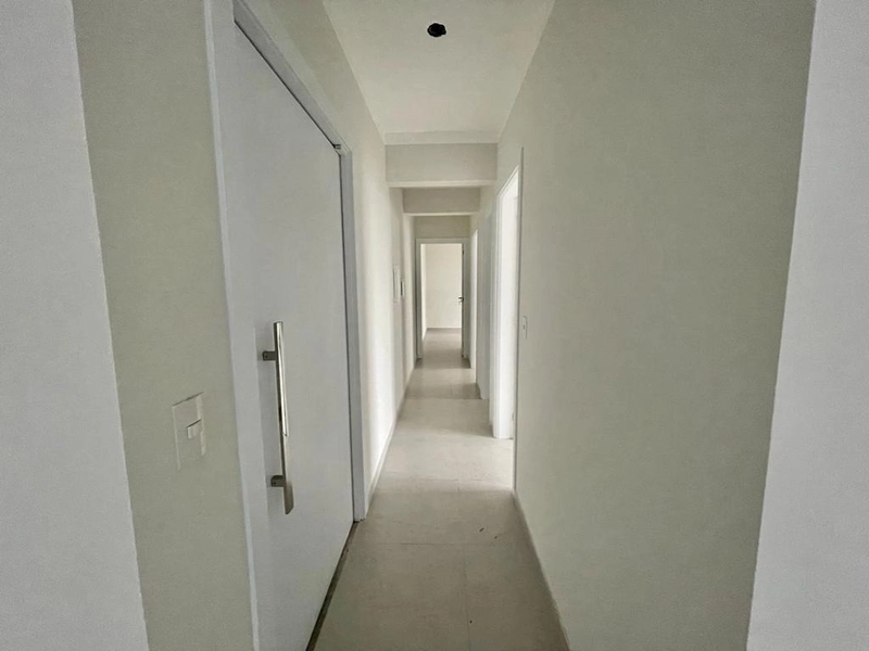 Amplo apartamento nunca habitado: 8ª foto da galeria de imagens do imóvel