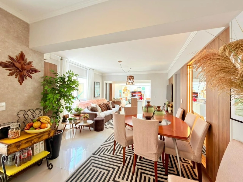 APARTAMENTO À VENDA COM 3 VAGAS E 2 TERRAÇOS ÓTIMOS  Parece uma casa!: 3ª foto da galeria de imagens do imóvel