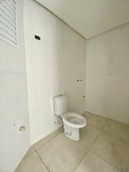OPORTUNIDADE Á APENAS 3 QUADRAS DO MAR, DE FRENTE PARA A PRAÇA.: 17ª foto da galeria de imagens do imóvel