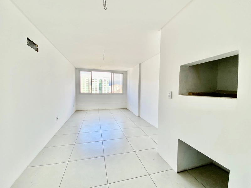 OPORTUNIDADE Á APENAS 3 QUADRAS DO MAR, DE FRENTE PARA A PRAÇA.: 3ª foto da galeria de imagens do imóvel