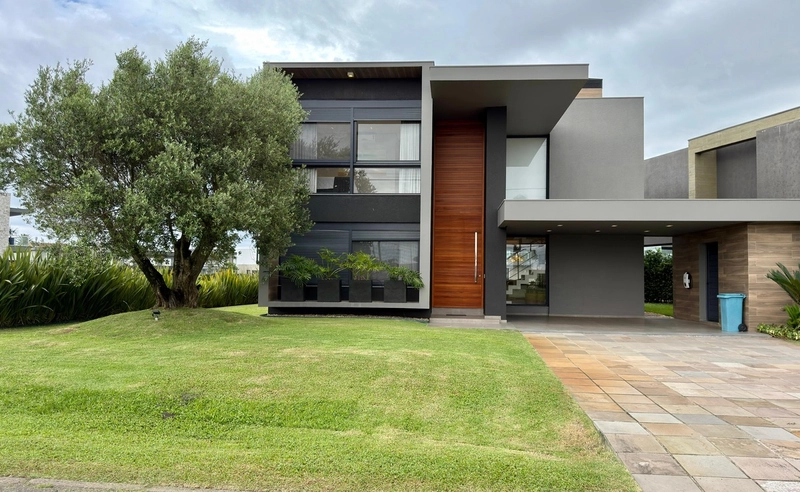 CONDOMÍNIO ENSEADA SOBRADO À VENDA BEIRA LAGO