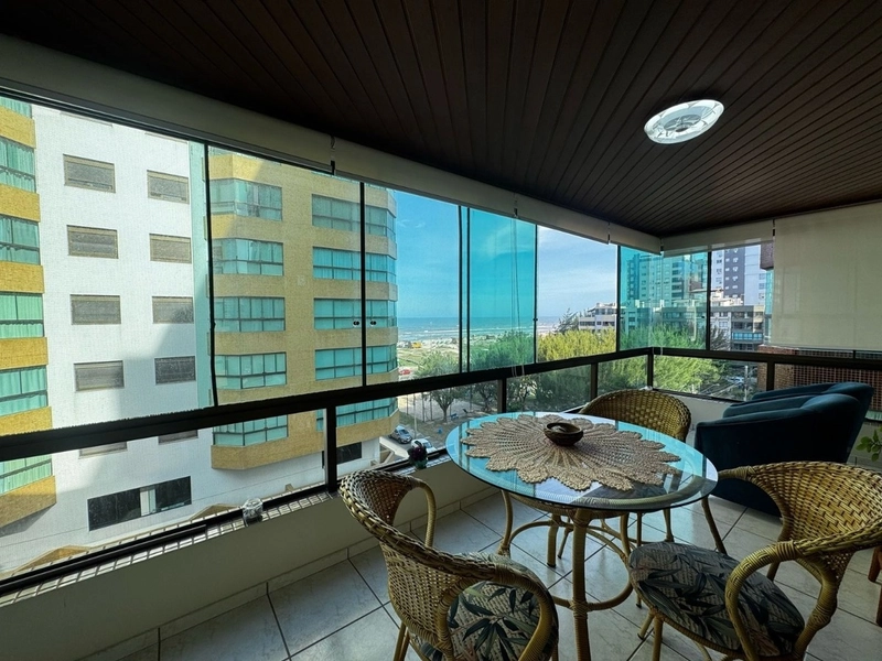 Apartamento de 03 dormitórios de frente para a Praça Luiz Bassani