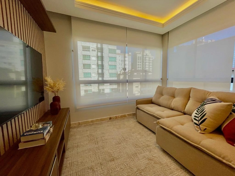 APARTAMENTO COM SACADA DE FRENTE PARA A PRAÇA DA MARINA!!!