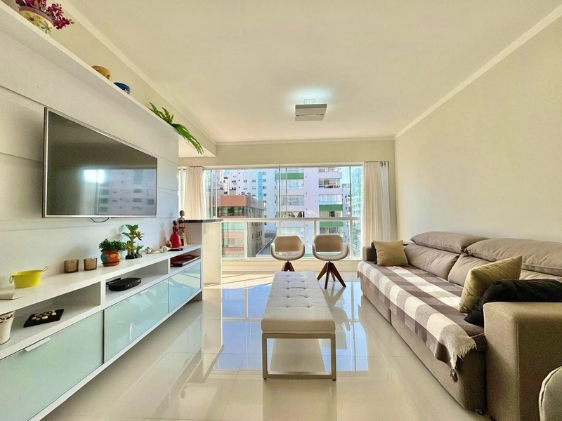 APARTAMENTO À VENDA COM VISTA ETERNA PARA O MAR E SERRA: 3ª foto da galeria de imagens do imóvel