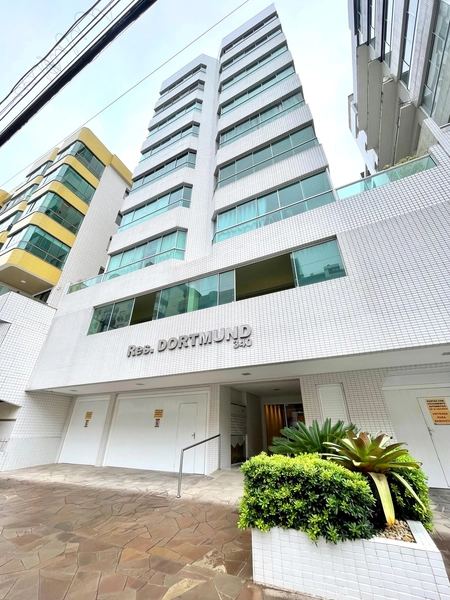 Sacadão de frente com churrasqueira, apartamento amplo e bem iluminado: 2ª foto da galeria de imagens do imóvel