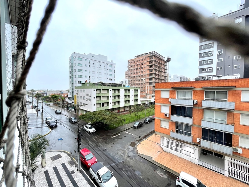 Sacadão de frente com churrasqueira, apartamento amplo e bem iluminado: 10ª foto da galeria de imagens do imóvel