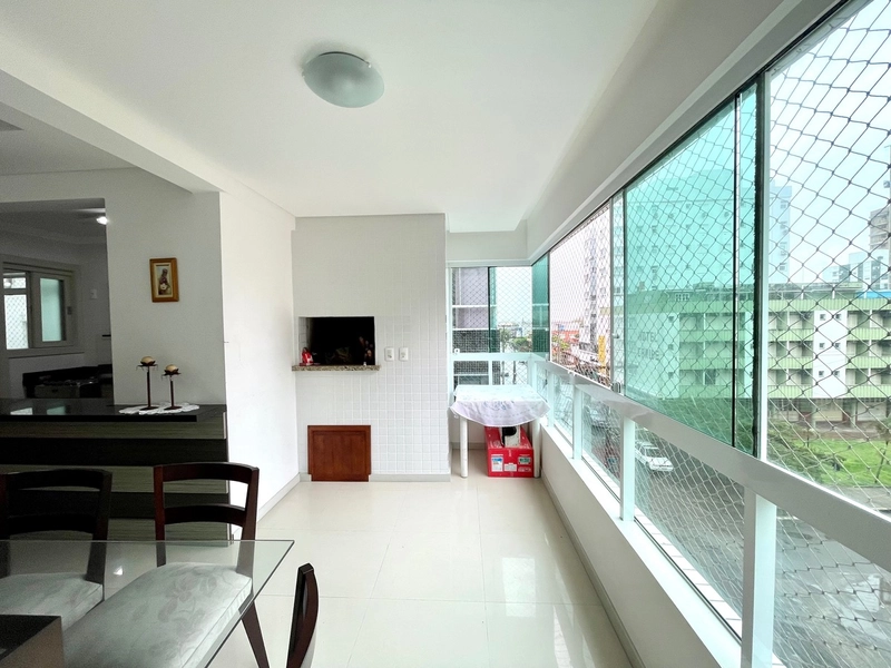 Sacadão de frente com churrasqueira, apartamento amplo e bem iluminado: 13ª foto da galeria de imagens do imóvel