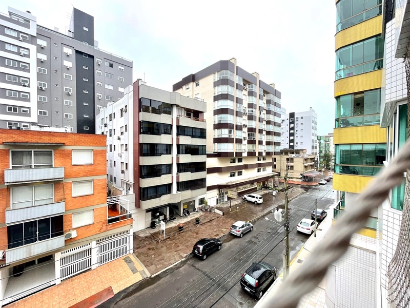 Sacadão de frente com churrasqueira, apartamento amplo e bem iluminado: 6ª foto da galeria de imagens do imóvel