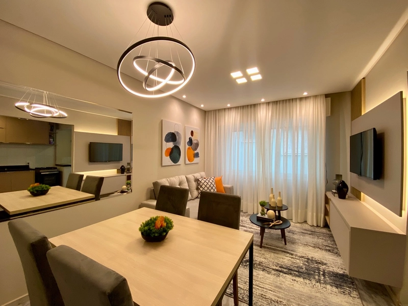 APARTAMENTO DECORADO, DE FRENTE PARA PRAÇA FLAVIO BOIANOVISK!!!