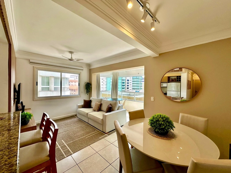 LINDO APARTAMENTO APENAS 1 QUADRA DO MAR: 6ª foto da galeria de imagens do imóvel