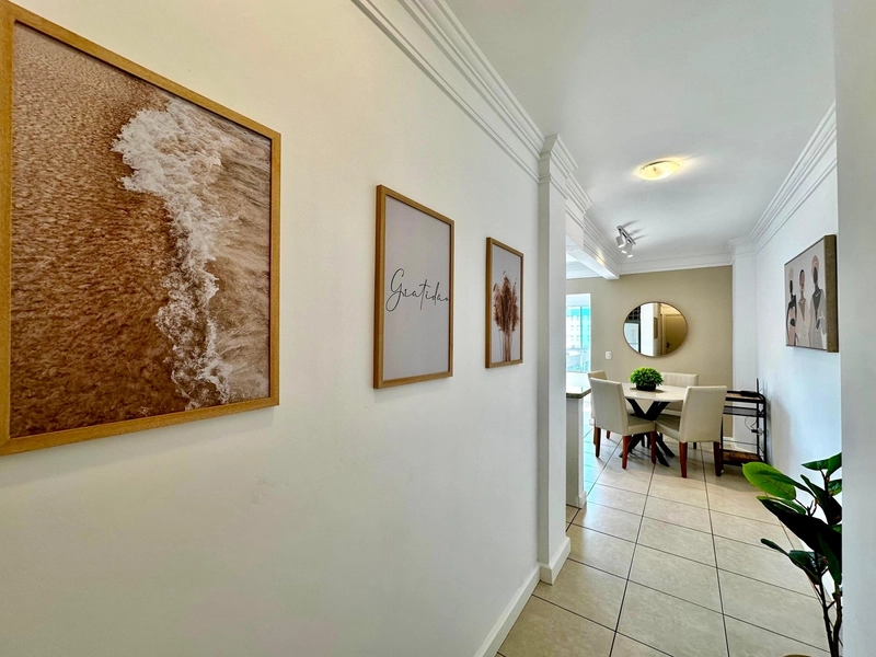 LINDO APARTAMENTO APENAS 1 QUADRA DO MAR: 4ª foto da galeria de imagens do imóvel