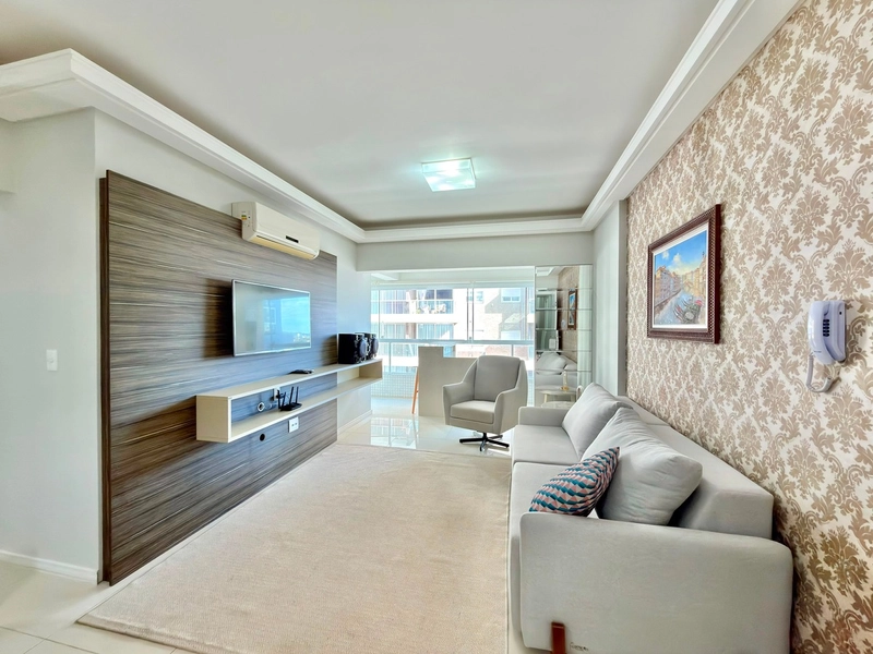 APARTAMENTO COM AMPLA ÁREA PRIVATIVA, PRONTO PARA USO