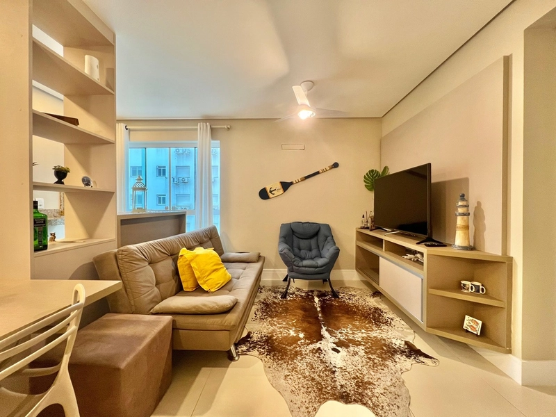 Apartamento de 01 dormitório no Navegantes - uma quadra do mar